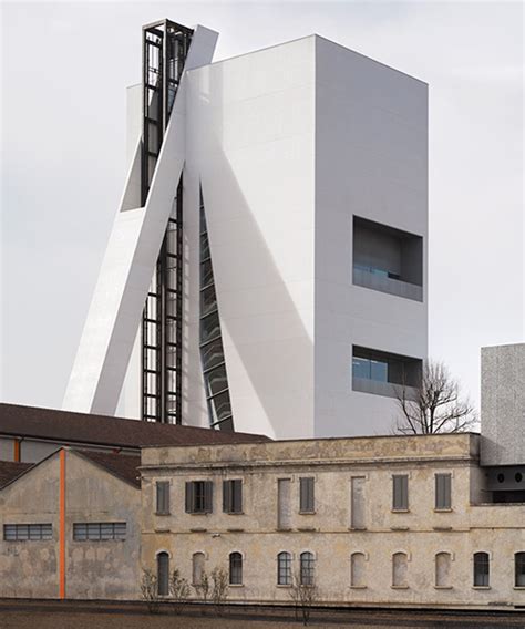 fondazione prada podio thaester gate|fondazione prada torre.